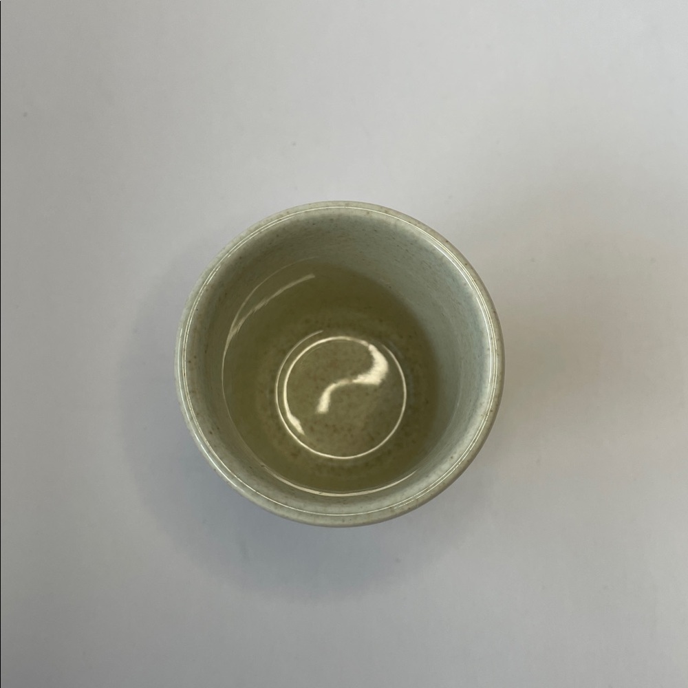 Wedgwood Cream Ceramic Holder with Peach and Green Leaf Motif - Picture 4 of 4